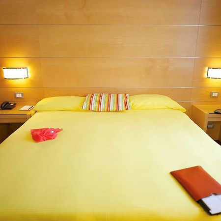Ibis Styles Parma Toscanini Esterno foto
