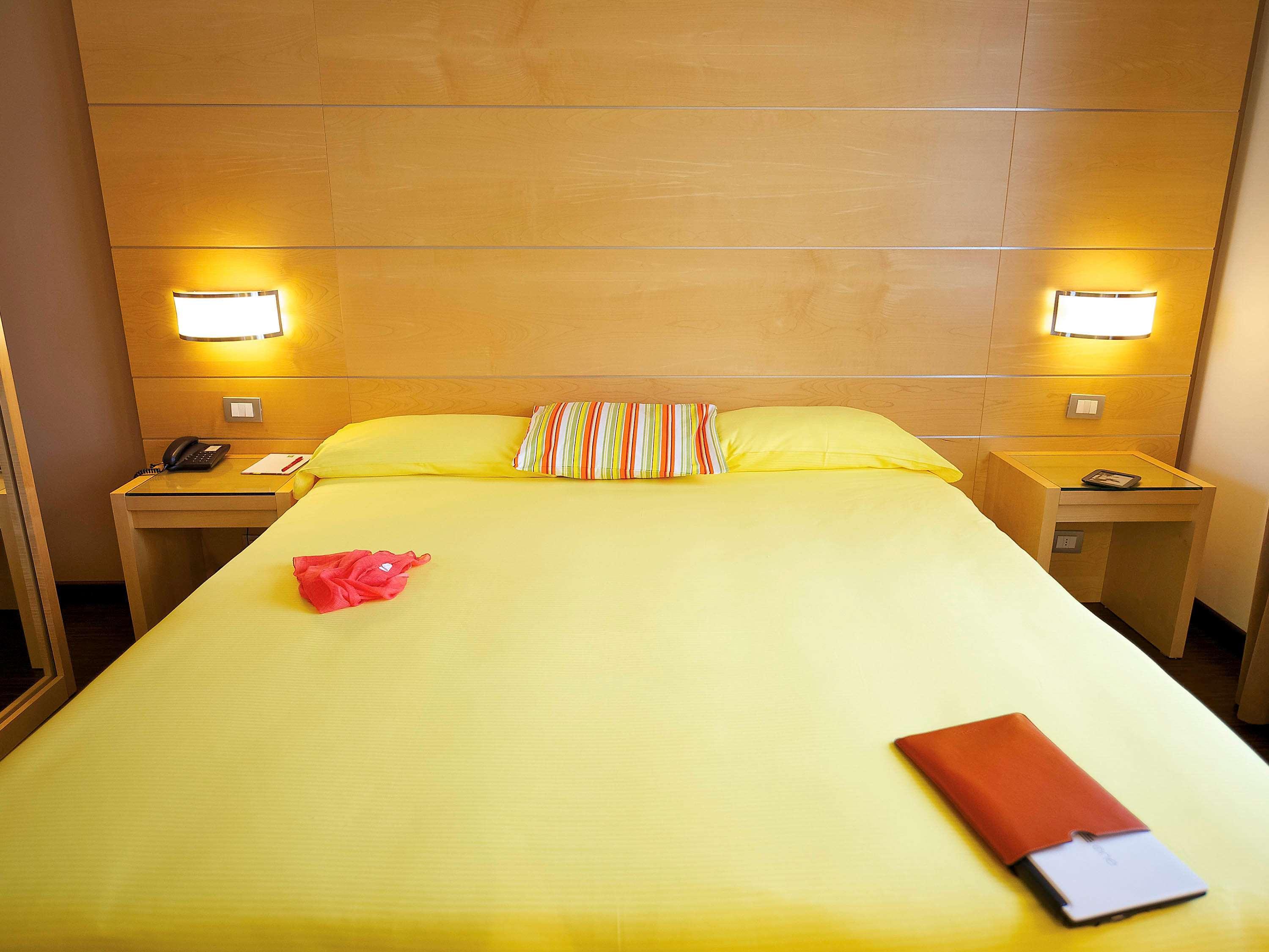 Ibis Styles Parma Toscanini Esterno foto