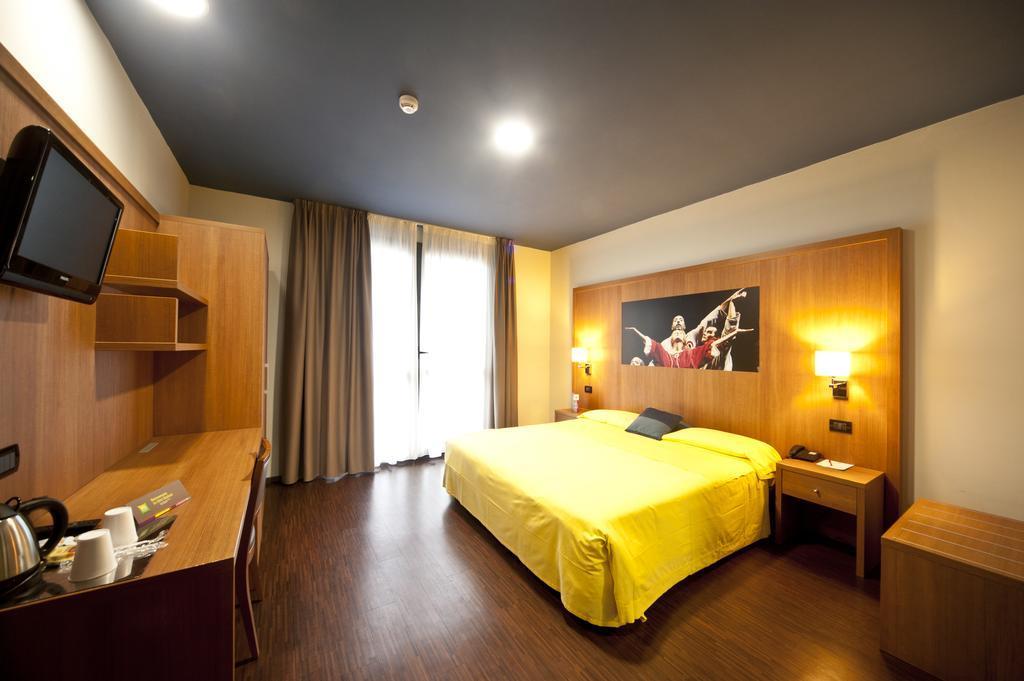 Ibis Styles Parma Toscanini Esterno foto