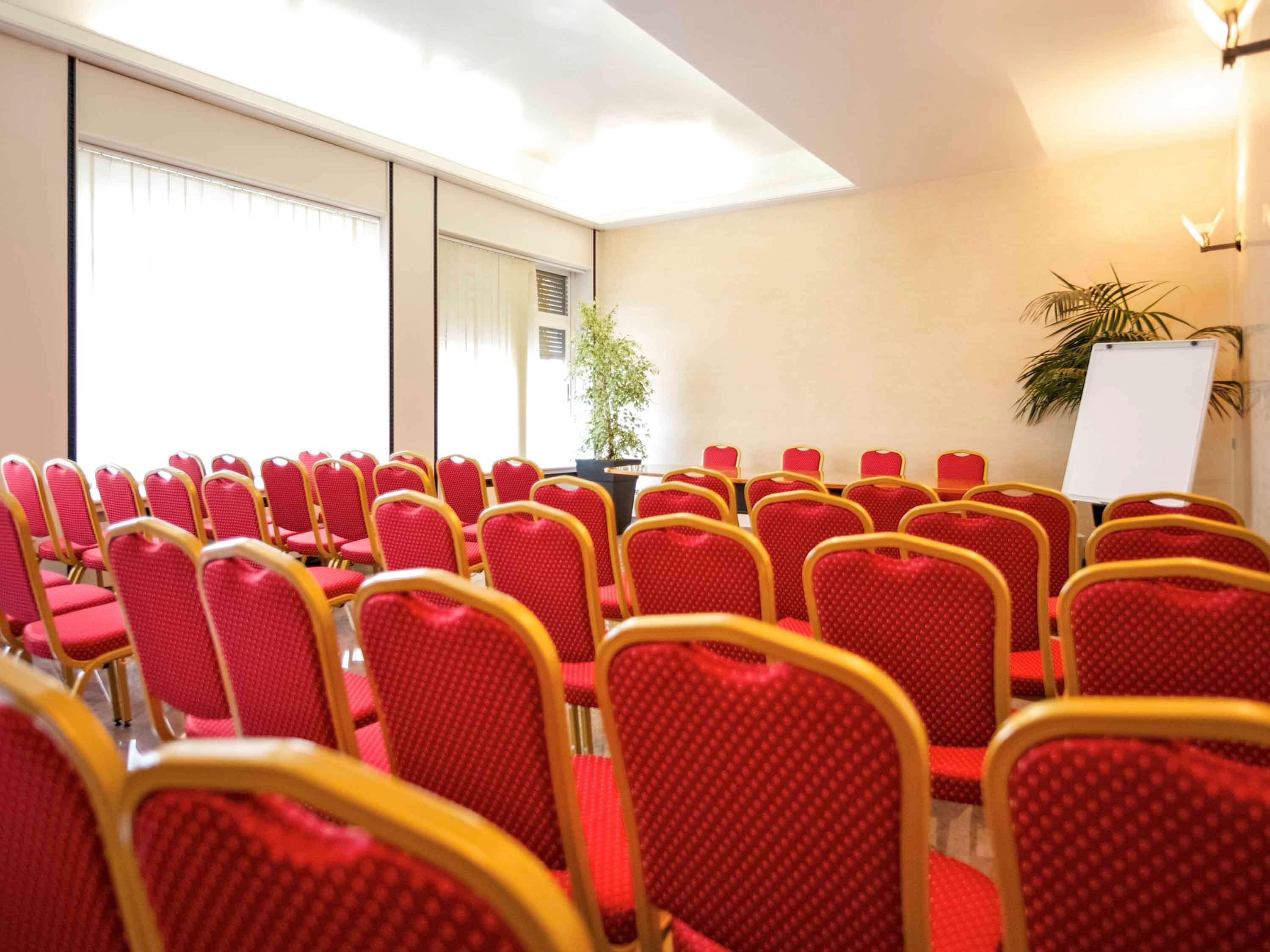 Ibis Styles Parma Toscanini Esterno foto