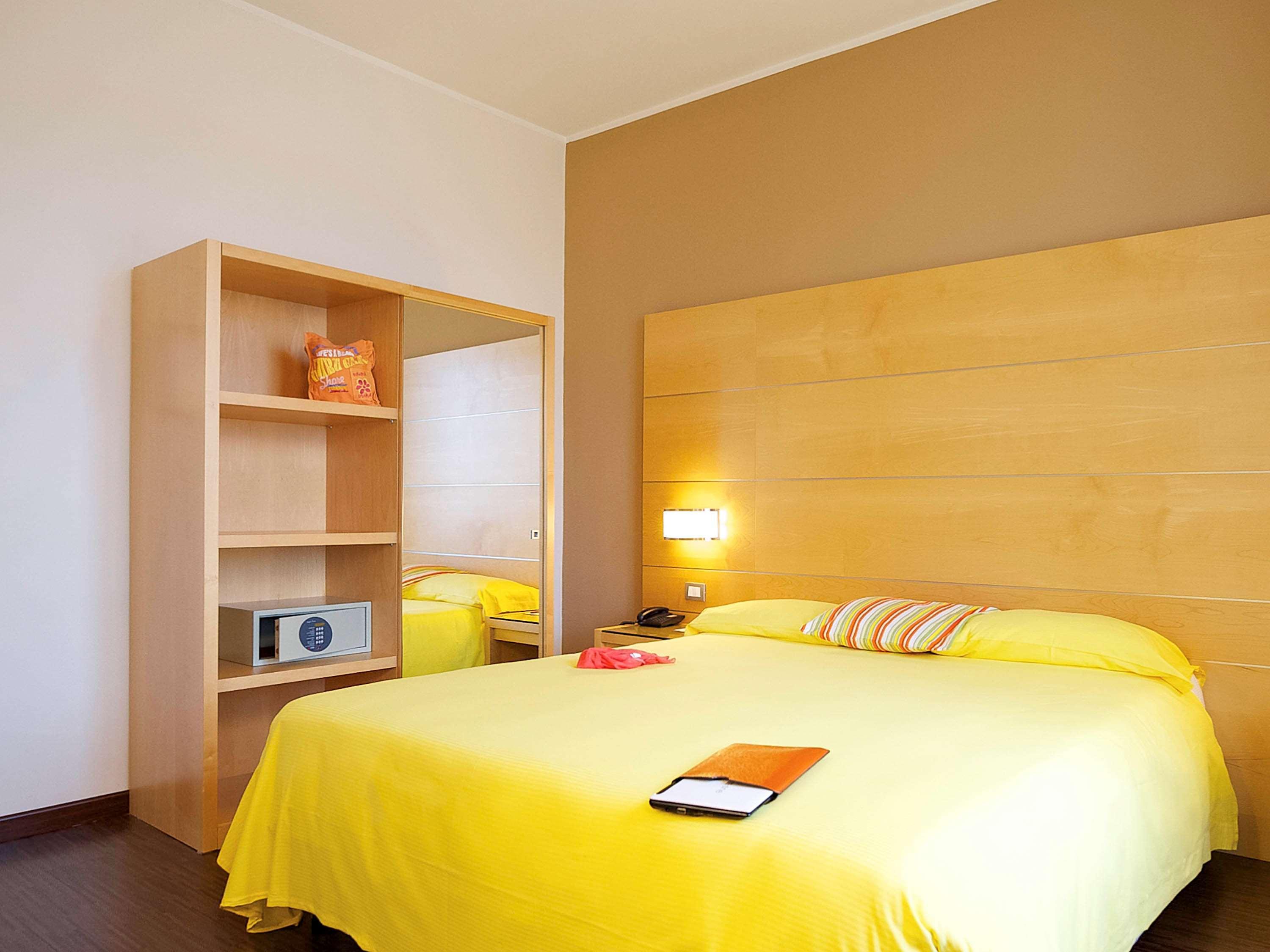 Ibis Styles Parma Toscanini Esterno foto