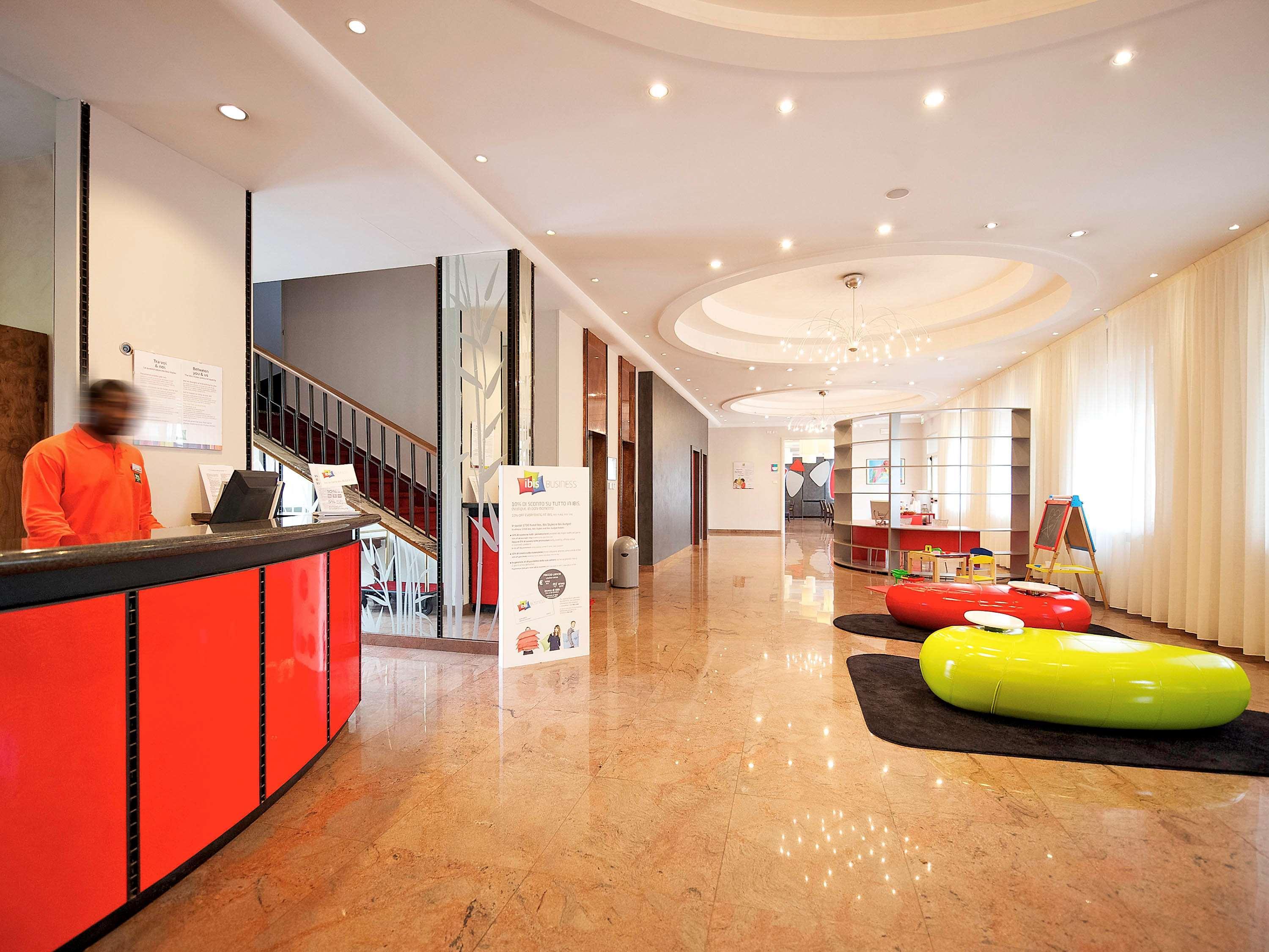 Ibis Styles Parma Toscanini Esterno foto