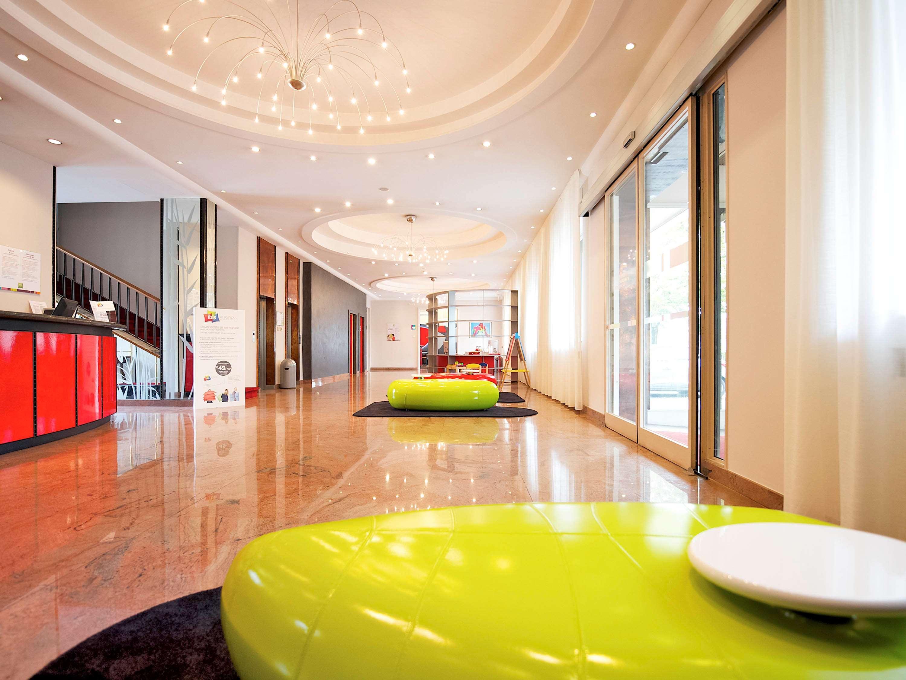Ibis Styles Parma Toscanini Esterno foto