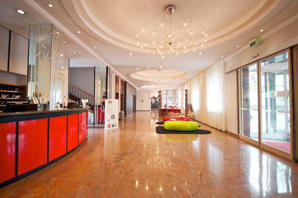Ibis Styles Parma Toscanini Esterno foto