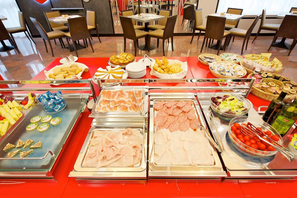 Ibis Styles Parma Toscanini Esterno foto
