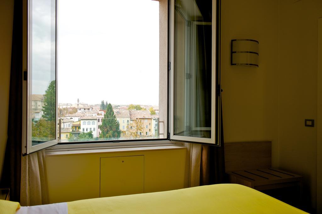 Ibis Styles Parma Toscanini Esterno foto