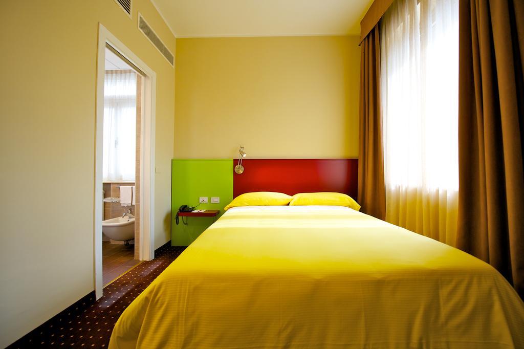 Ibis Styles Parma Toscanini Esterno foto