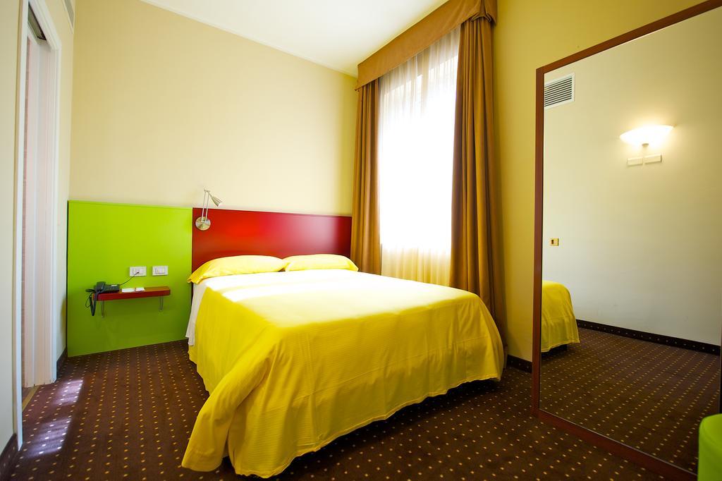 Ibis Styles Parma Toscanini Esterno foto