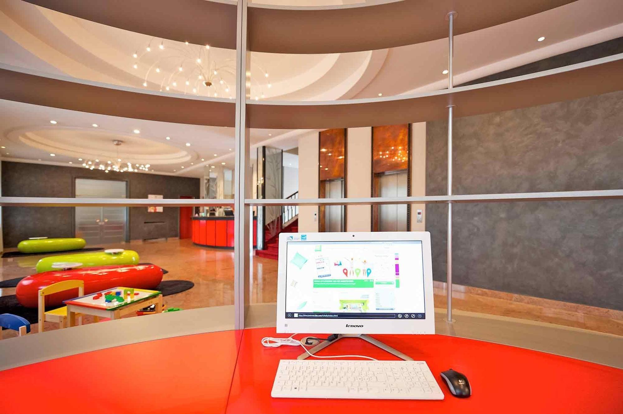 Ibis Styles Parma Toscanini Esterno foto