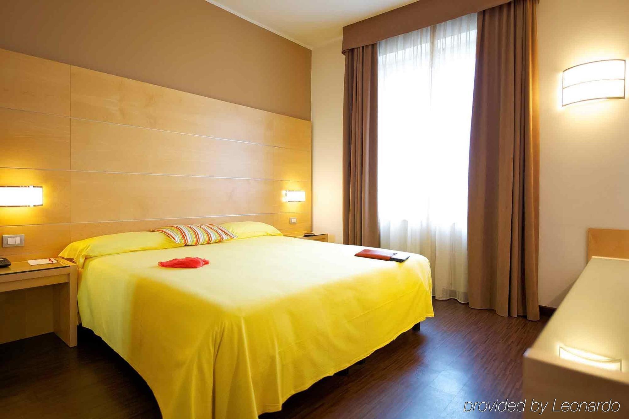 Ibis Styles Parma Toscanini Esterno foto