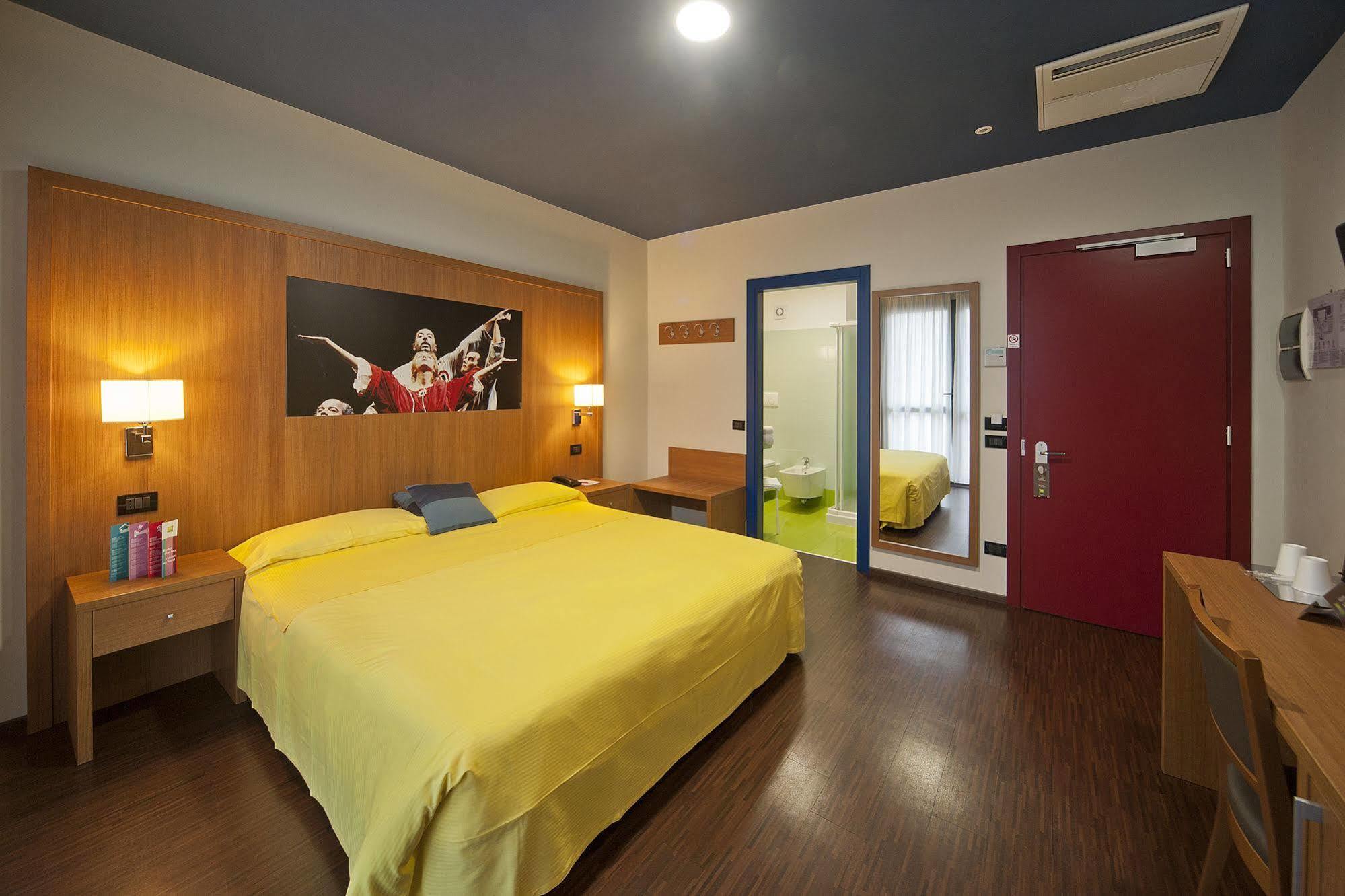 Ibis Styles Parma Toscanini Esterno foto