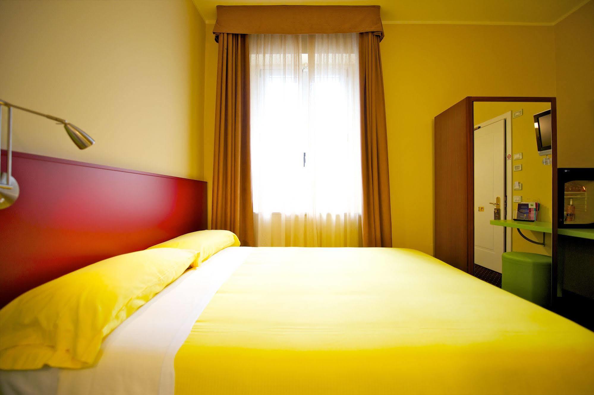 Ibis Styles Parma Toscanini Esterno foto